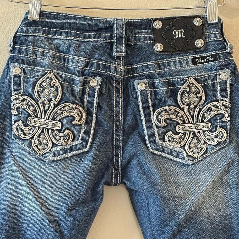 Miss Me Signature Cuffed Capri Jeans 26 Fleur De Lis Rhinestone Stretch Denim